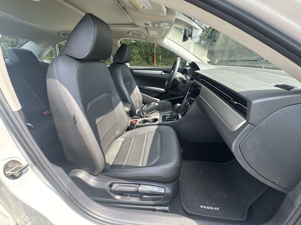 Thumbnail: 2021 Volkswagen Passat - 11