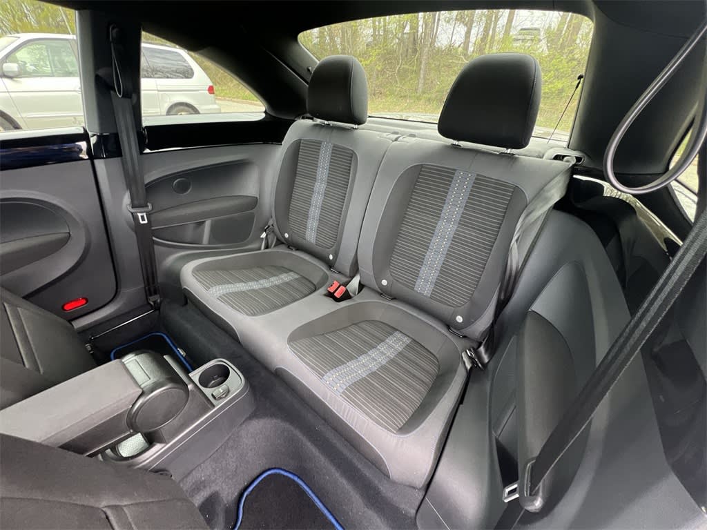 2013 Volkswagen Beetle Fender Edition 29