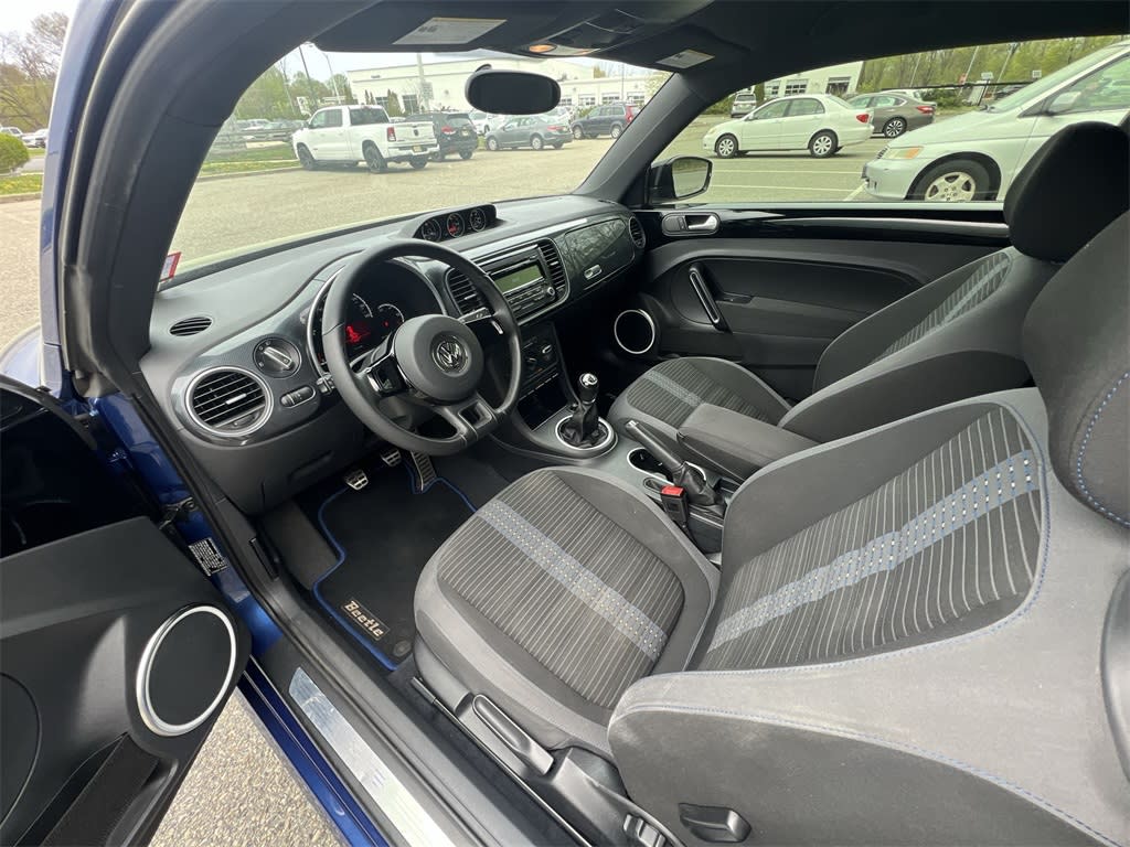 2013 Volkswagen Beetle Fender Edition 2