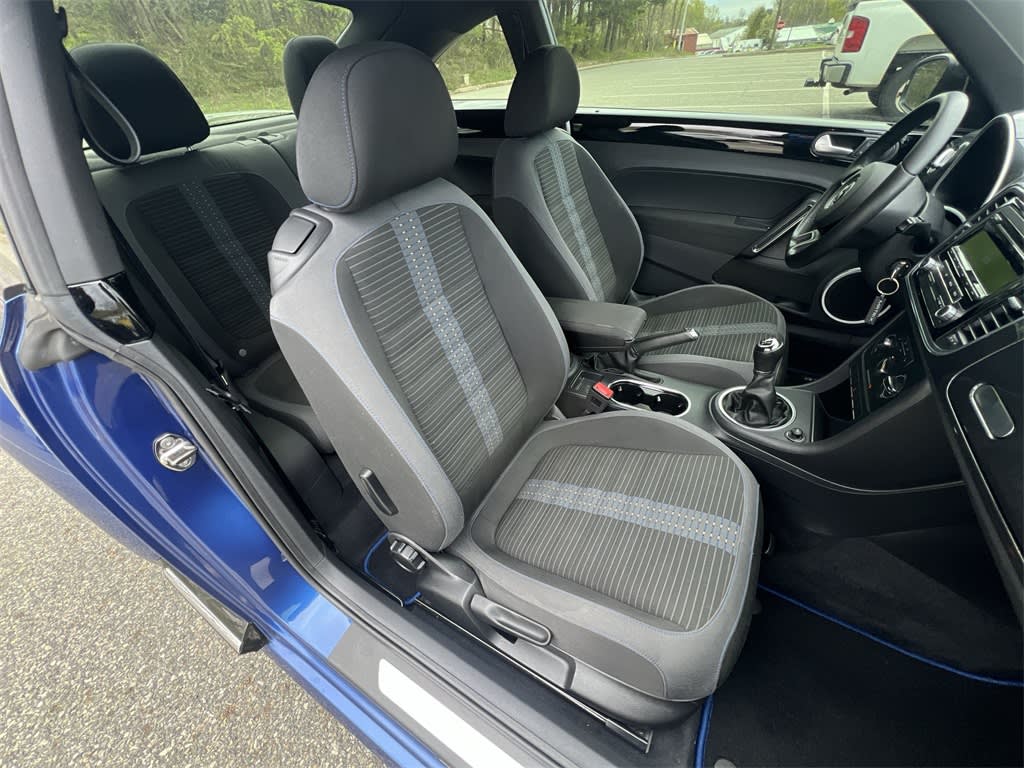2013 Volkswagen Beetle Fender Edition 12