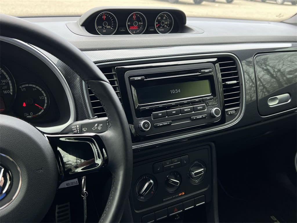 2013 Volkswagen Beetle Fender Edition 15