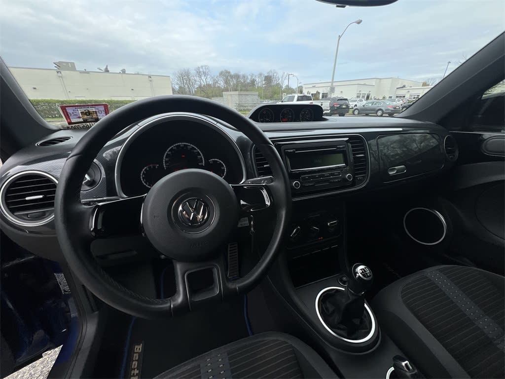 2013 Volkswagen Beetle Fender Edition 10