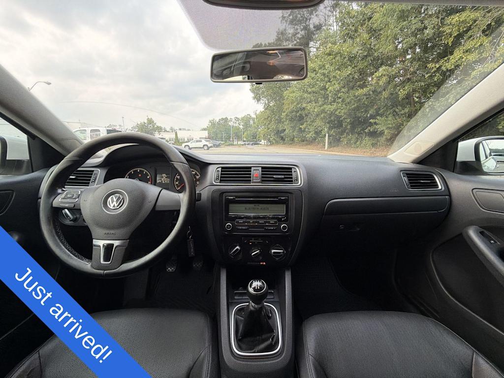 Thumbnail: 2011 Volkswagen Jetta - 10