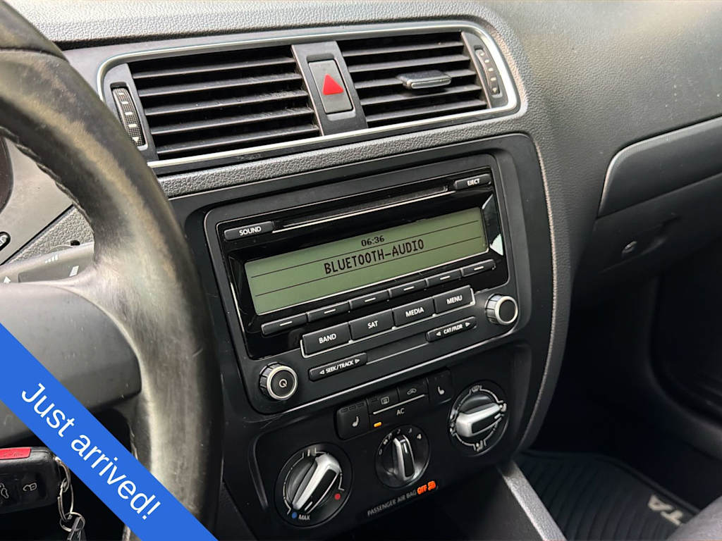 Thumbnail: 2011 Volkswagen Jetta - 15
