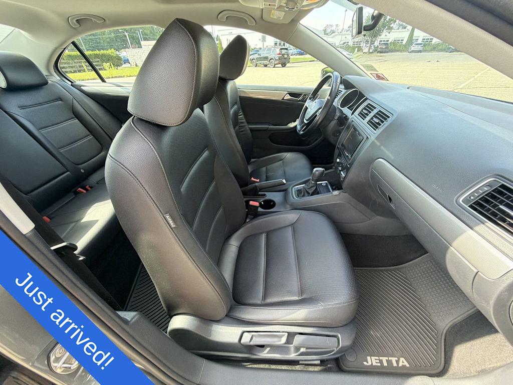 Thumbnail: 2017 Volkswagen Jetta - 12