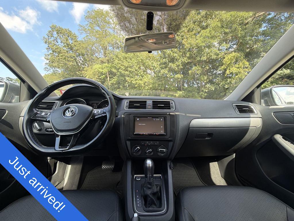 Thumbnail: 2017 Volkswagen Jetta - 10