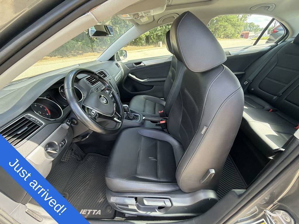Thumbnail: 2017 Volkswagen Jetta - 11