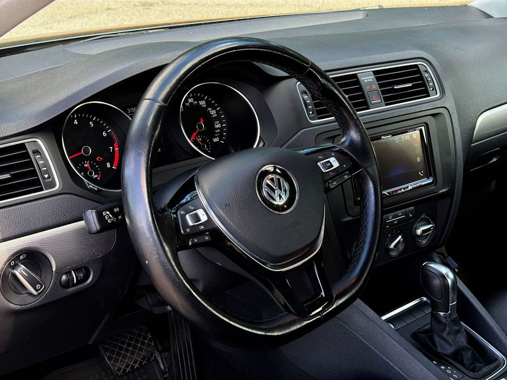 Thumbnail: 2017 Volkswagen Jetta - 14