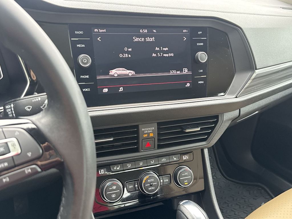 Thumbnail: 2019 Volkswagen Jetta - 14