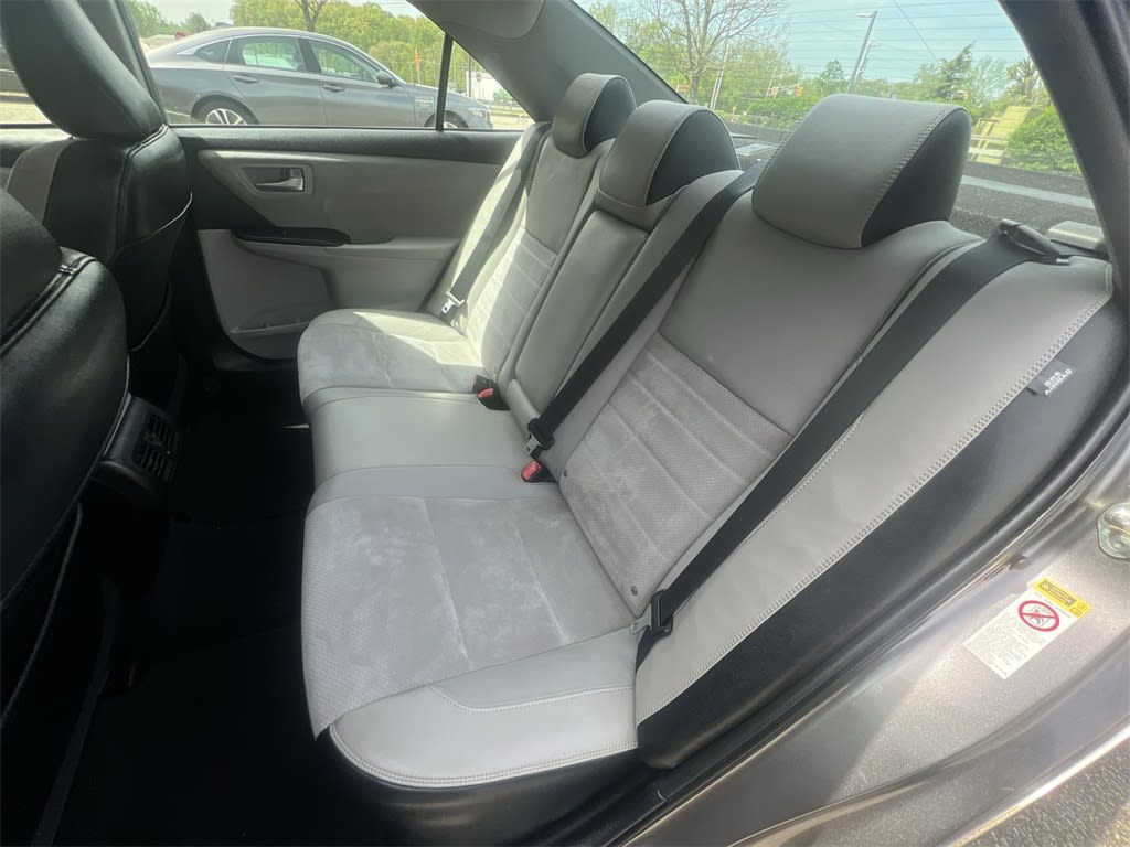 2015 Toyota Camry XSE 26