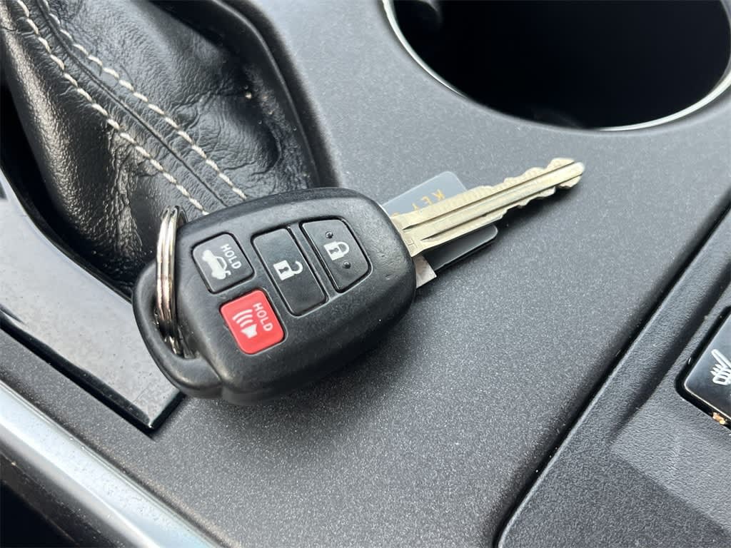 2015 Toyota Camry XSE 17