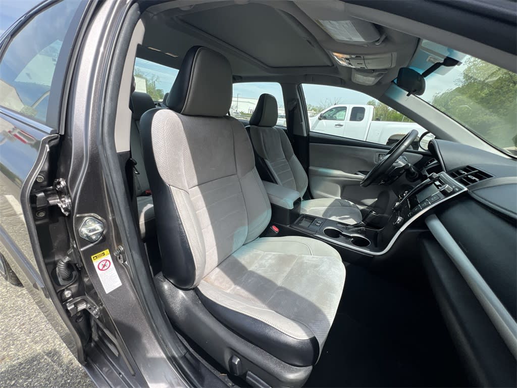 2015 Toyota Camry XSE 27