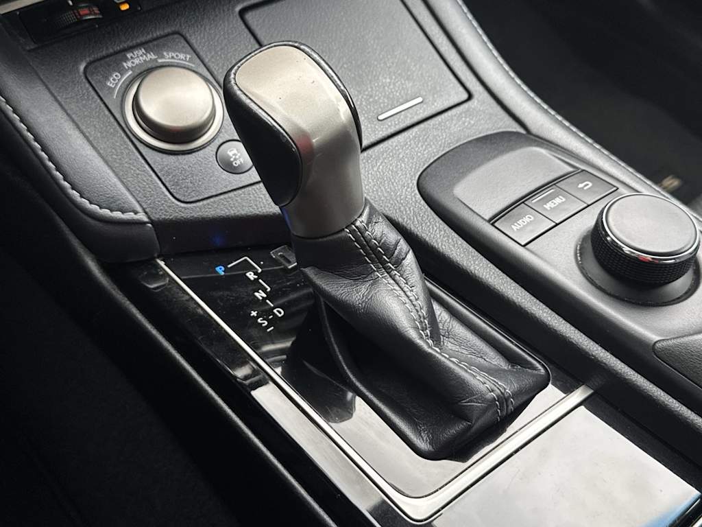Thumbnail: 2018 Lexus ES - 16