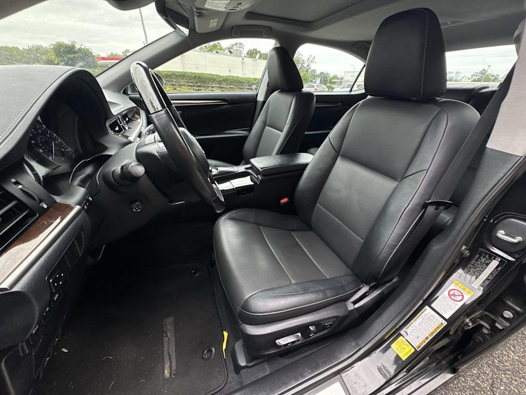 Thumbnail: 2018 Lexus ES - 11