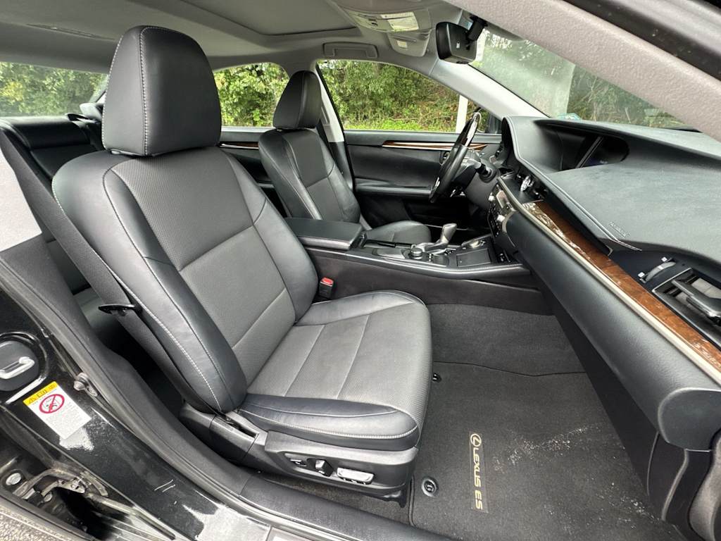 Thumbnail: 2018 Lexus ES - 12