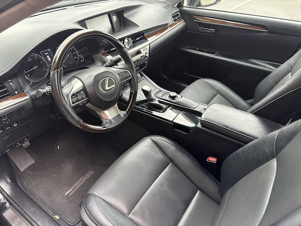 Thumbnail: 2018 Lexus ES - 2