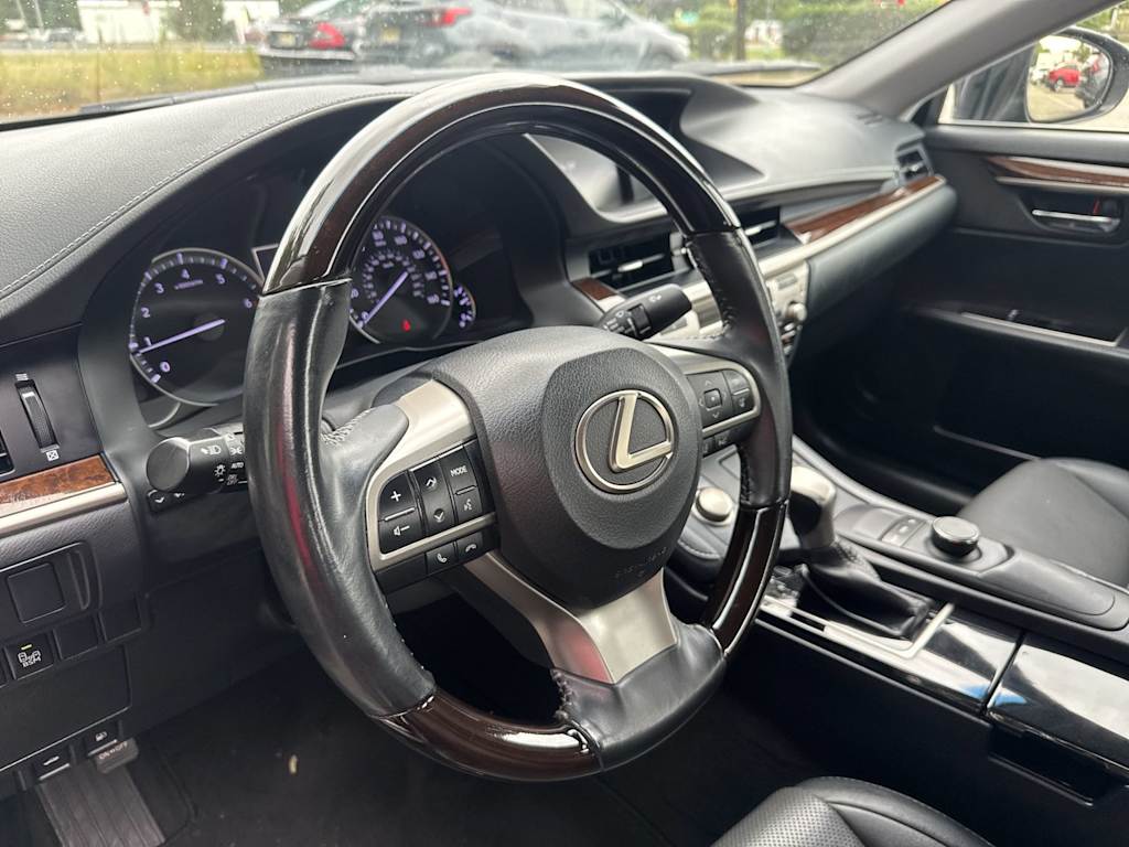 Thumbnail: 2018 Lexus ES - 14