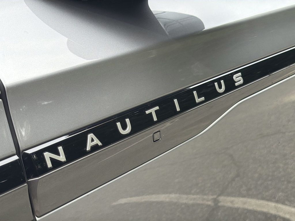 Thumbnail: 2025 Lincoln Nautilus - 7