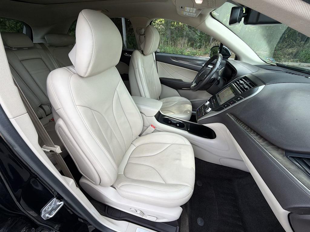 Thumbnail: 2019 Lincoln MKC - 28