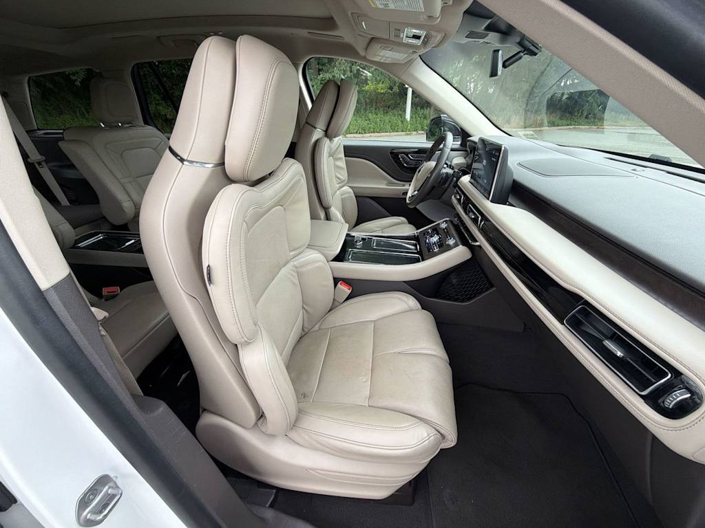 Thumbnail: 2022 Lincoln Aviator - 27