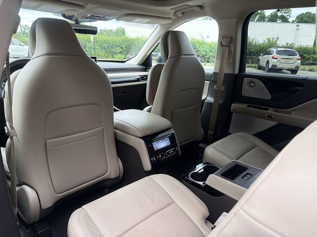 Thumbnail: 2022 Lincoln Aviator - 13