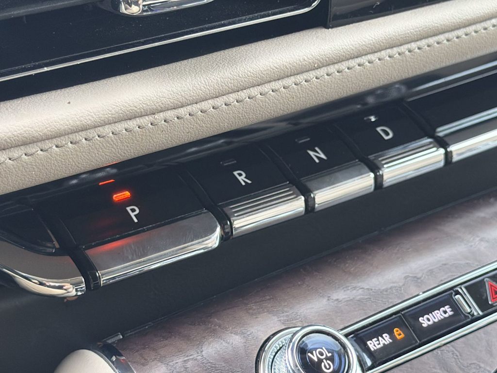 Thumbnail: 2022 Lincoln Aviator - 28