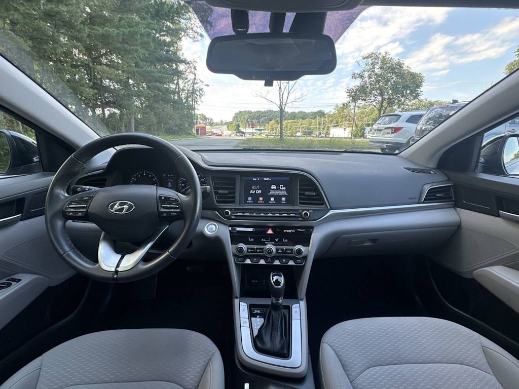 Thumbnail: 2019 Hyundai Elantra - 10