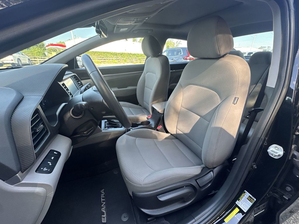 Thumbnail: 2019 Hyundai Elantra - 11