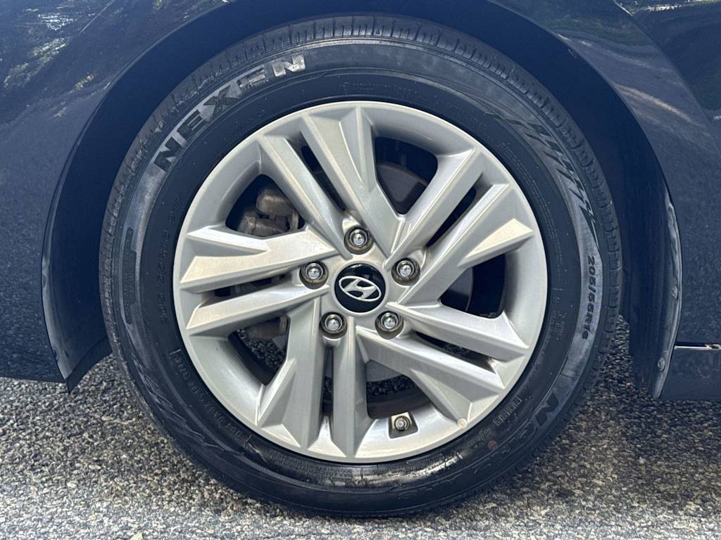 Thumbnail: 2019 Hyundai Elantra - 8
