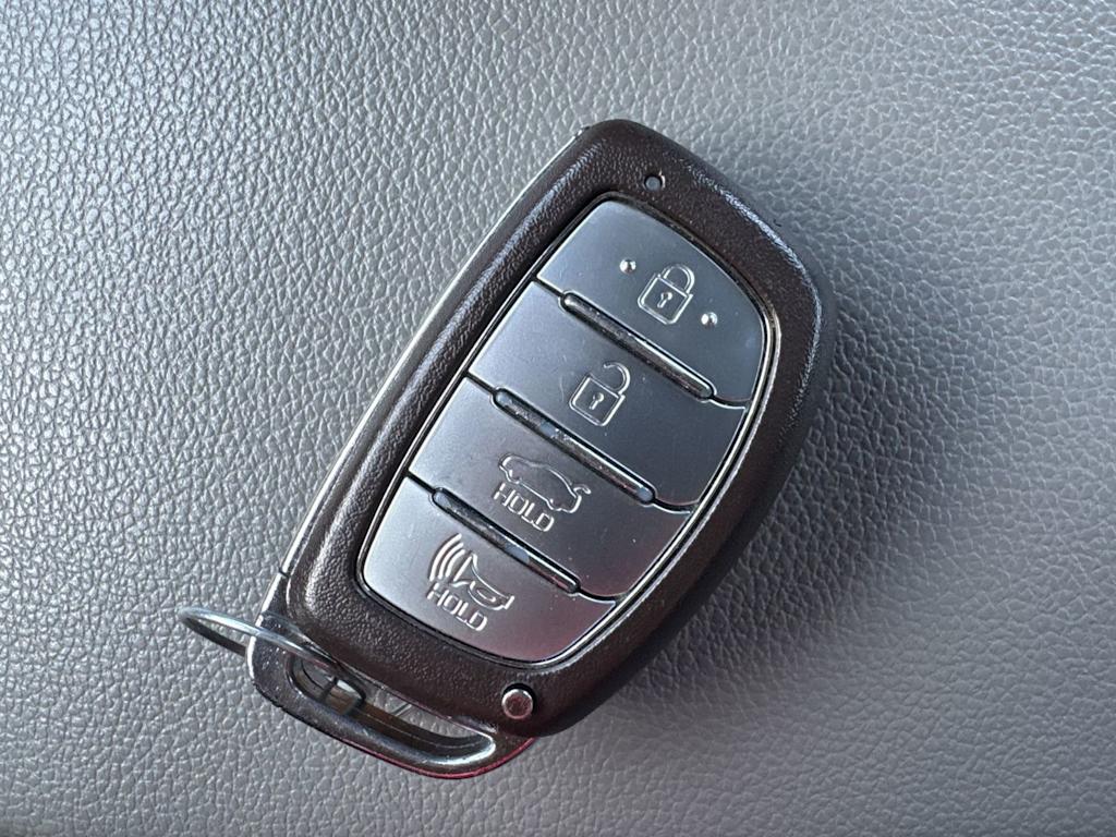 Thumbnail: 2019 Hyundai Elantra - 19