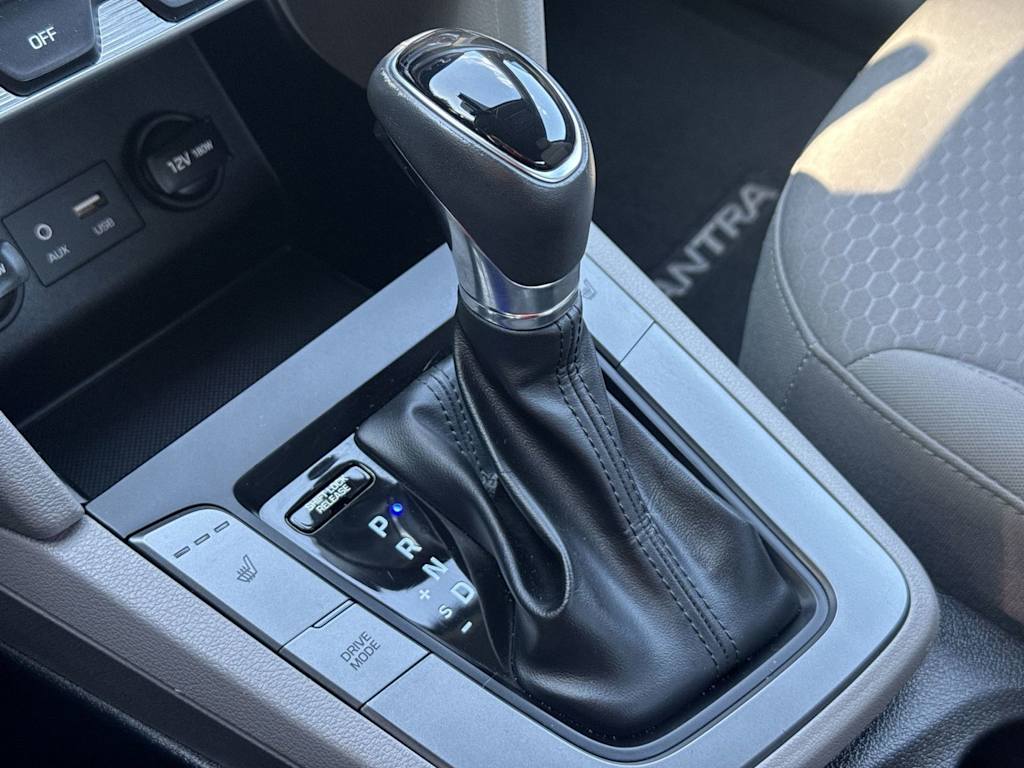 Thumbnail: 2019 Hyundai Elantra - 16