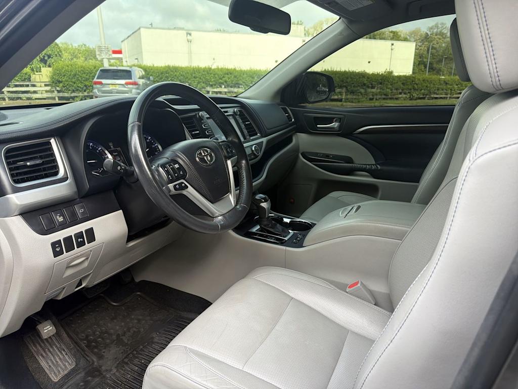 Thumbnail: 2014 Toyota Highlander - 2