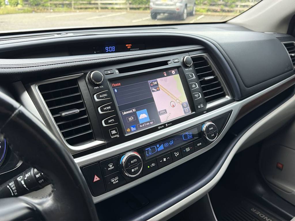 Thumbnail: 2014 Toyota Highlander - 15
