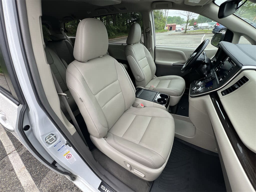 2019 Toyota Sienna XLE Premium 29