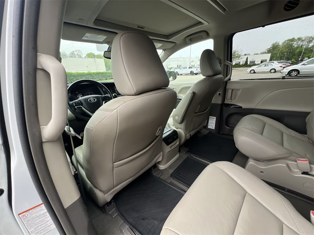 2019 Toyota Sienna XLE Premium 12