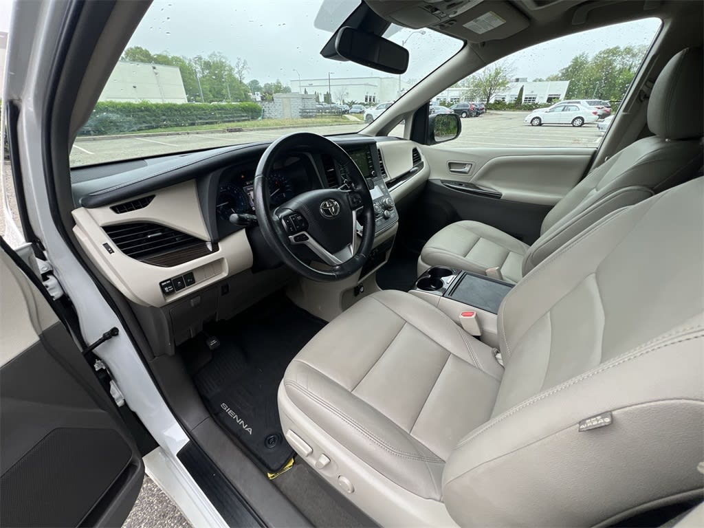 2019 Toyota Sienna XLE Premium 10