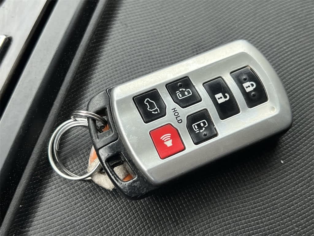 2019 Toyota Sienna XLE Premium 17