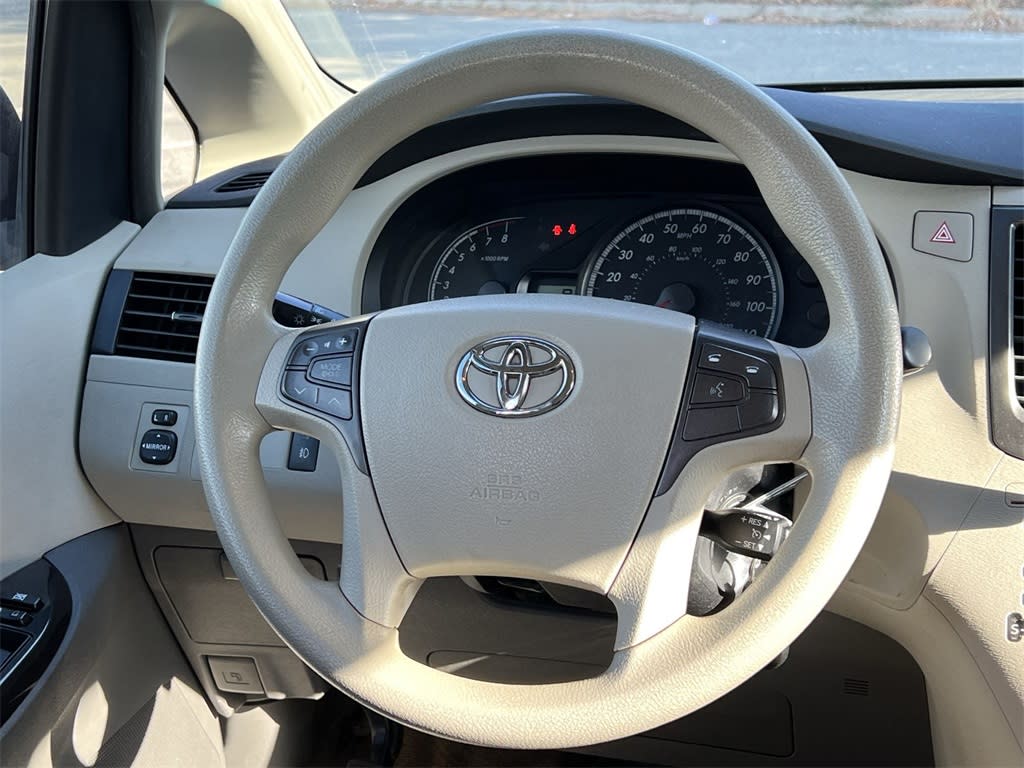 2011 Toyota Sienna LE 10