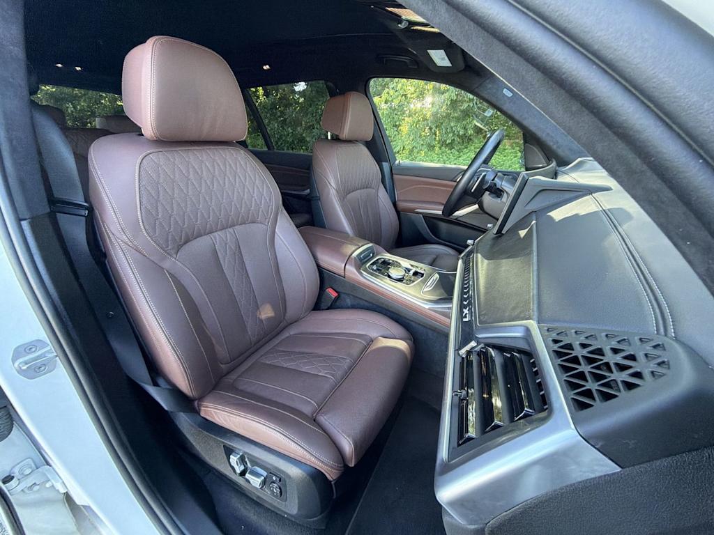 Thumbnail: 2024 BMW X7 - 12