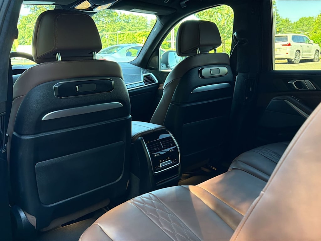 Thumbnail: 2024 BMW X7 - 13