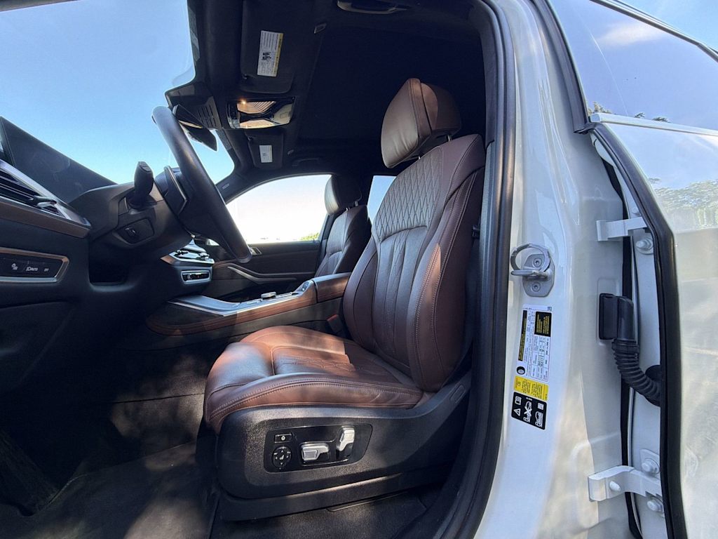 Thumbnail: 2024 BMW X7 - 11