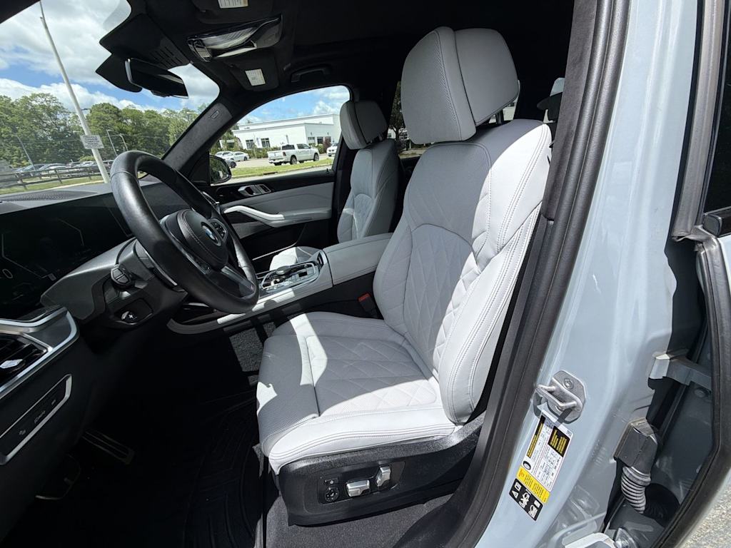 Thumbnail: 2024 BMW X7 - 12