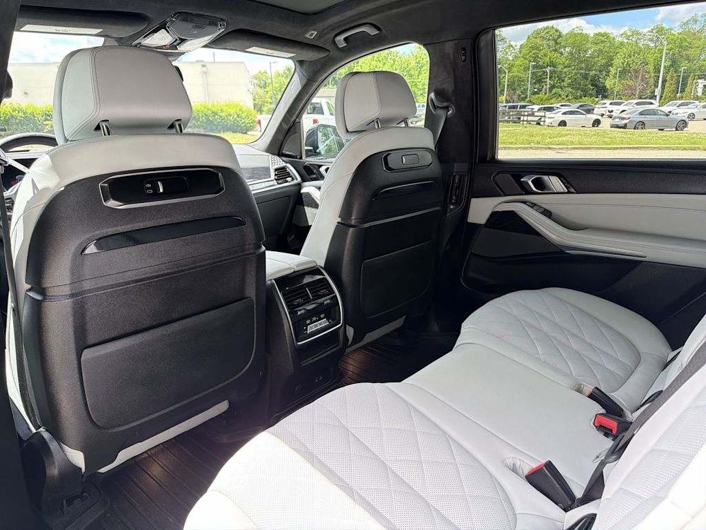 Thumbnail: 2024 BMW X7 - 13
