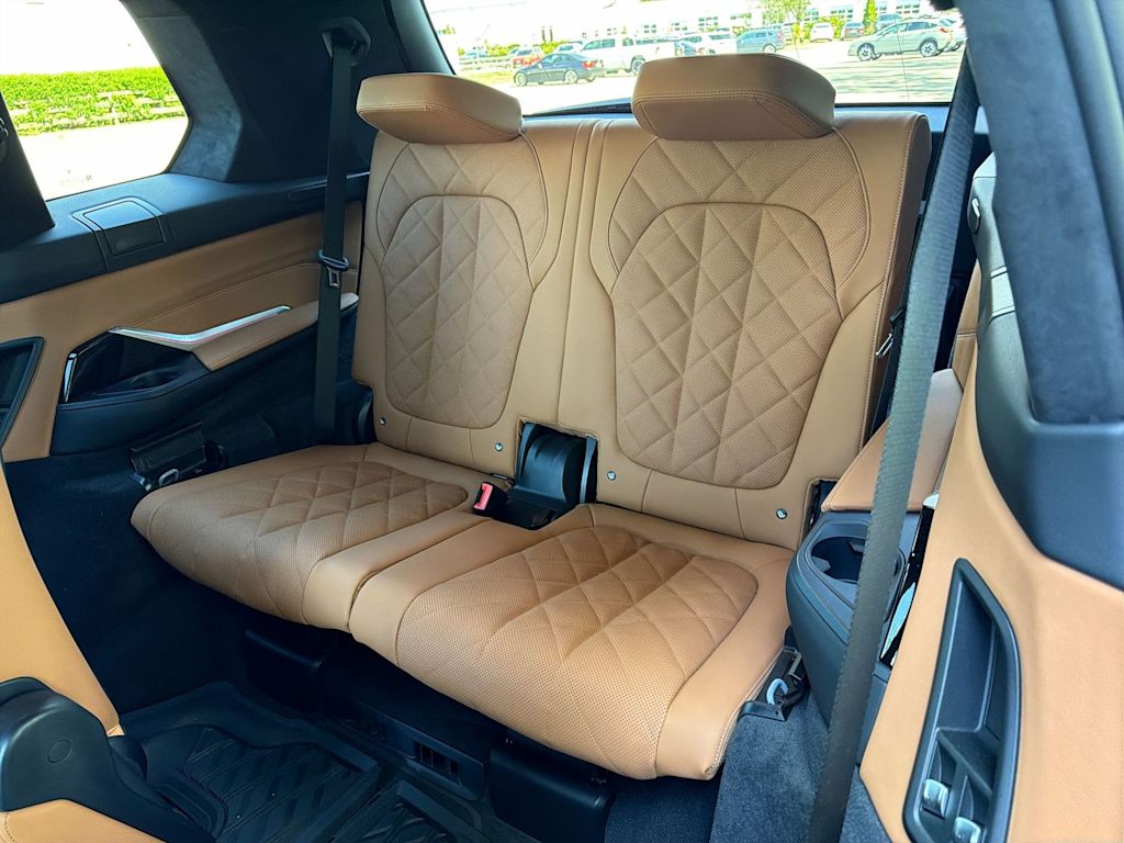 Thumbnail: 2026 BMW X7 - 30