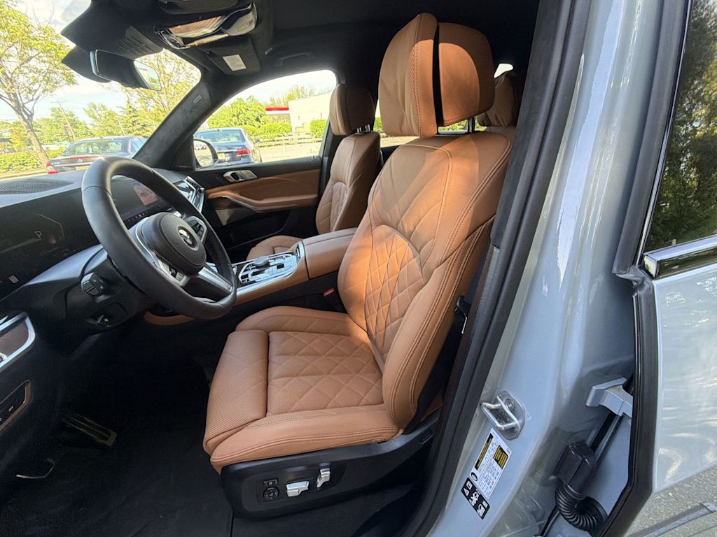 Thumbnail: 2026 BMW X7 - 12