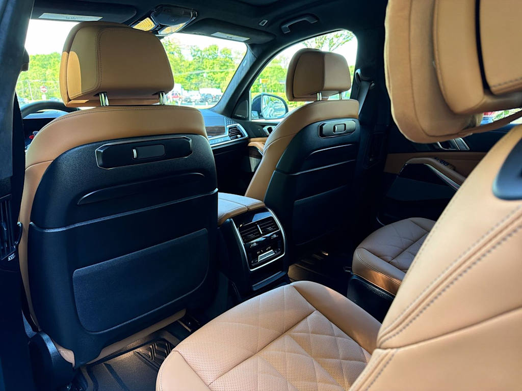Thumbnail: 2026 BMW X7 - 13