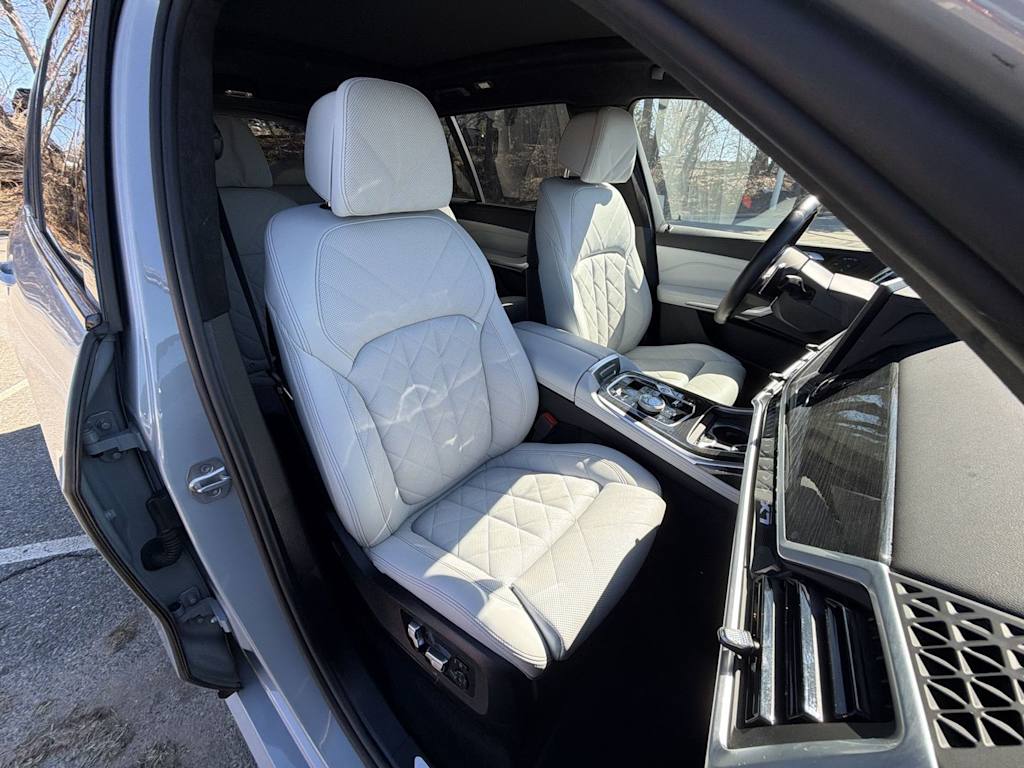 Thumbnail: 2024 BMW X7 - 11