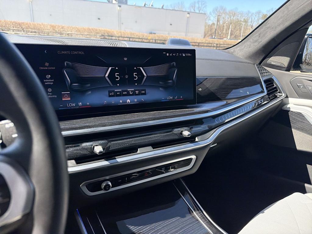 Thumbnail: 2024 BMW X7 - 14