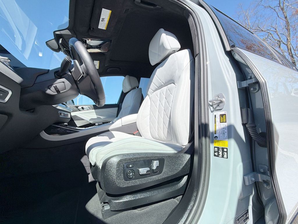 Thumbnail: 2024 BMW X7 - 26