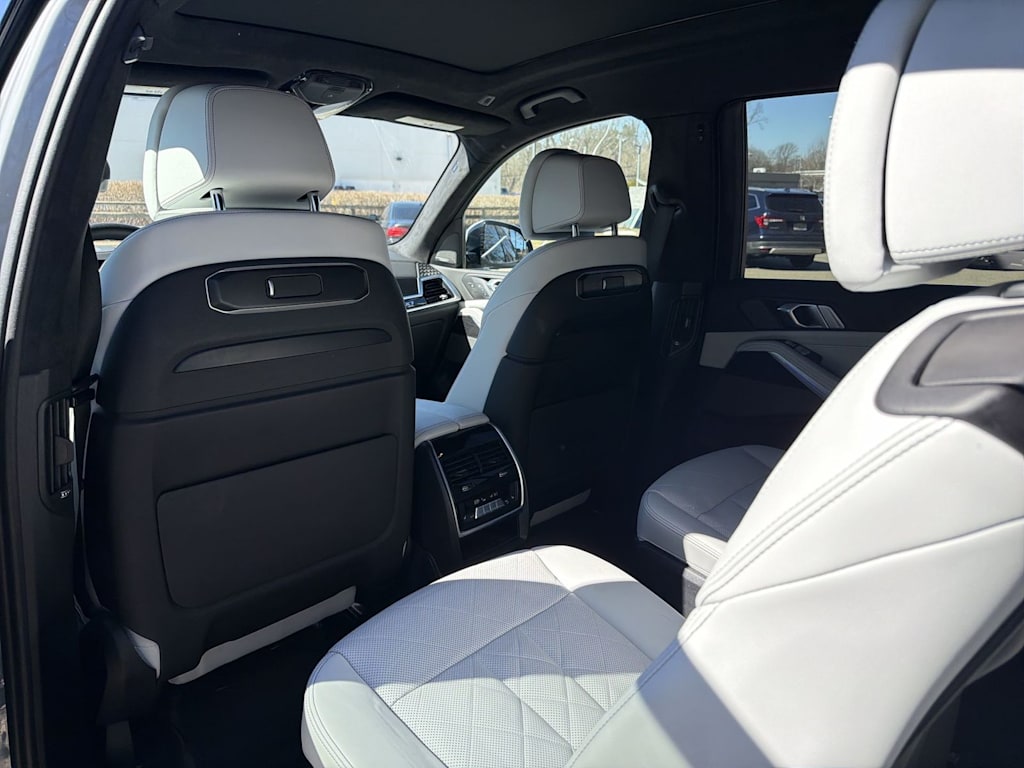 Thumbnail: 2024 BMW X7 - 12